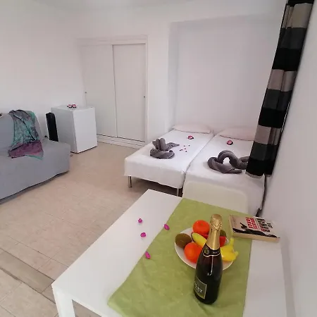 Apartment Small Studio, 50 M Front Of The Ocean & Free Wifi