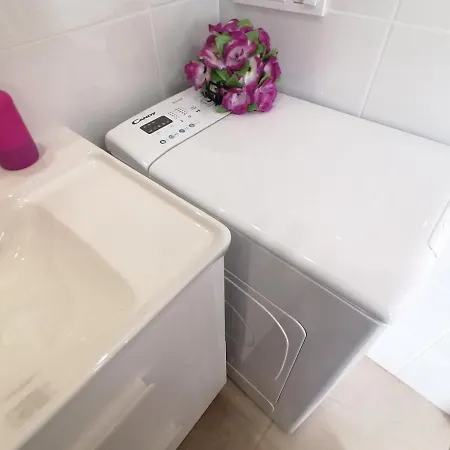 Small Studio, 50 M Front Of The Ocean & Free Wifi Apartment