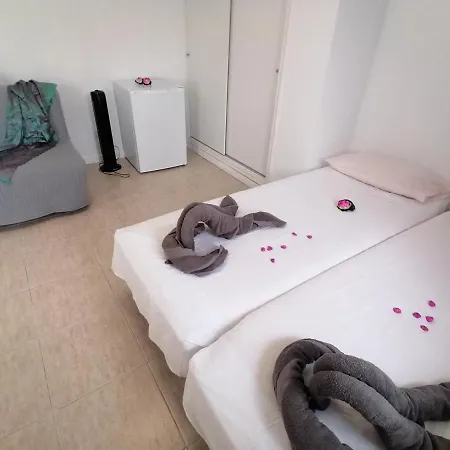 Small Studio, 50 M Front Of The Ocean & Free Wifi *