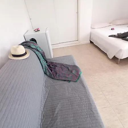 Small Studio, 50 M Front Of The Ocean & Free Wifi Apartment *