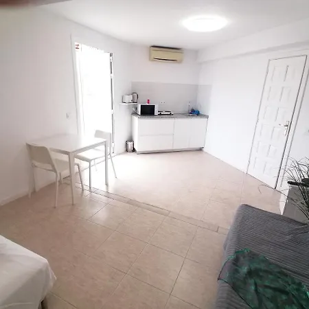 Small Studio, 50 M Front Of The Ocean & Free Wifi Apartment Playa Fanabe