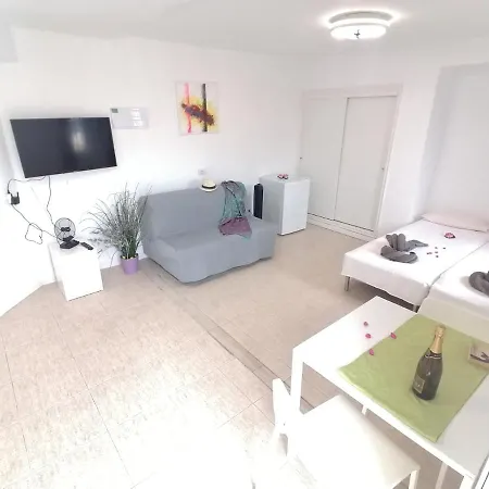 Small Studio, 50 M Front Of The Ocean & Free Wifi Apartment Playa Fanabe