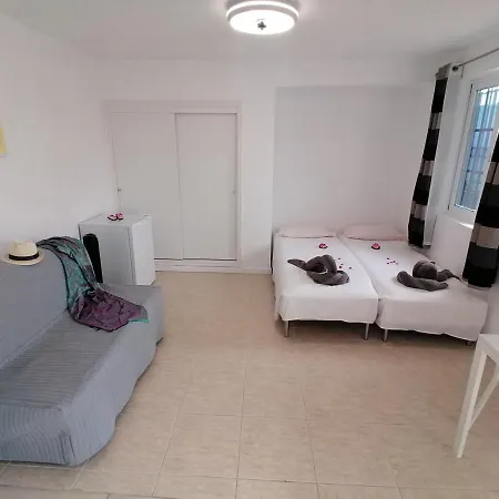 Apartment Small Studio, 50 M Front Of The Ocean & Free Wifi *